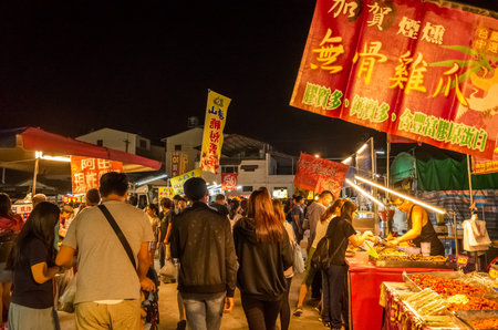 Puli, Taiwan - October 10th, 2019: famous holiday night marketplace with people walk and shop at Puli town, Nantou, Taiwanのeditorial素材