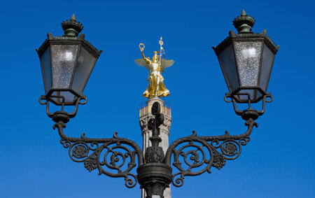 Victoria statue with street lightの写真素材