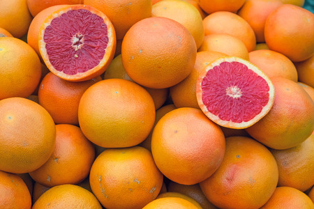 Ripe blood oranges for sale on a marketの写真素材