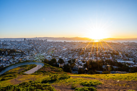 The first rays of sun over San Francisco in California, United Statesの写真素材