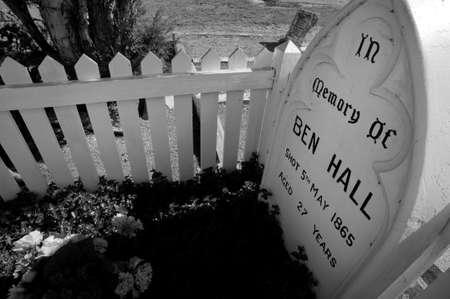 Forbes, New South Wales, Australia - March 14, 2011: The grave site of Australian bushranger Ben Hall in Forbes Cemetery, NSWのeditorial素材