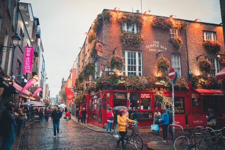 Dublin, Ireland - September, 2018. View of a famous pub in the Temple Bar area in central Dublin. It is a historic meeting point for tourists who visit the city and for those who live there. Eat and drink good beer especially Guinness.のeditorial素材