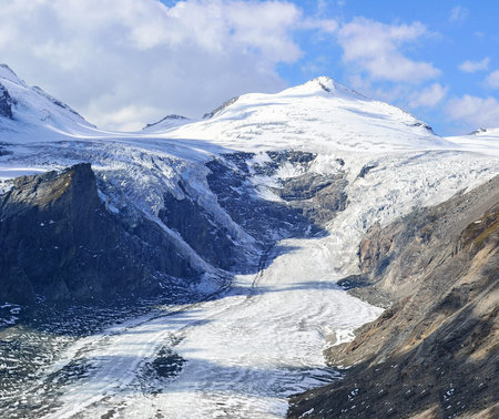 Pasterze glacier next to Grosslockner mountain in Austriaの写真素材