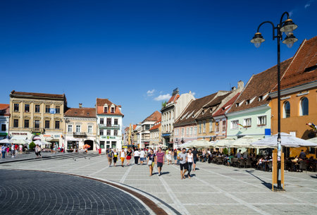 BRASOV, ROMANIA - 3 AUGUST: Image with tourists in Brasov, taken on 3rd August 2013. Council Square is medieval center of Brasov city in Transylvania.のeditorial素材