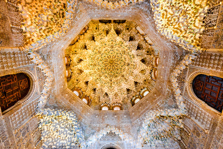 Granada, Spain - 13th May 2016 : Muqarnas ceiling decoration in Alhambra Palace. Architectural ornamented vaulting in the fortress complex built with influences of Arabic and Renaissance styles.のeditorial素材