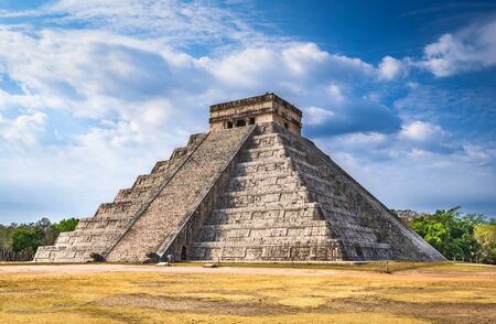 Chichen Itza, Mexico. Temple of Kukulcan, El Castillo mayan pyramid  in Yucatan, Central America.の写真素材