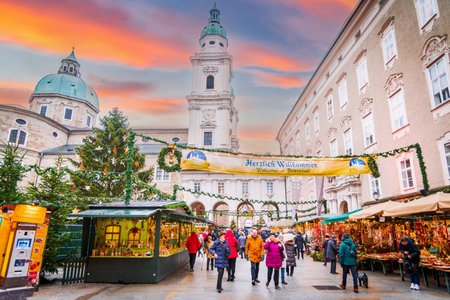 Salzburg, Austria - December 2018. Christmas Market in beautiful austrian city, Christkindlmarkt the Salzburger Advent.のeditorial素材