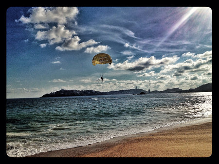 Riding parachute in Acapulco 
