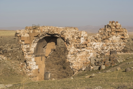 Ani is a ruined and uninhabited medieval Armenian city-site situated in the Turkish province of Kars, near the border with Armenia. Armenian chroniclers such as Yeghishe and Ghazar Parpetsi first mentioned Ani in the 5th century AD.のeditorial素材