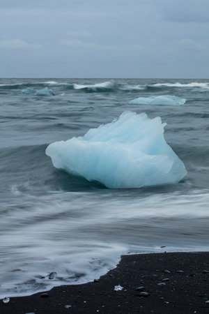 Big pieces of ice (floe) from glacier in the lake, ice islands, glacier and mountains, JÃ¶kulsÃ¡rlÃ³n - Glacier Lagoonの写真素材