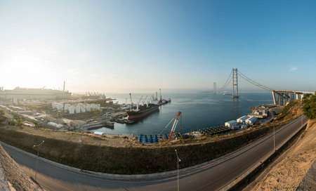 The Osmangazi Bridge (Turkish: Osman Gazi KÃ¶prÃ¼) is a suspension bridge of Turkey.の写真素材