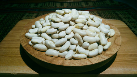 White kidney bean or cannellini beans in wooden plateの写真素材