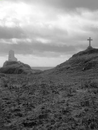 Cross and Lighthouse, Llanddwyn Island, Anglesey, Wales, UKの写真素材