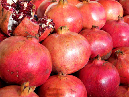  Large pomegranates on bazaar in Tel Aviv, Israelの写真素材