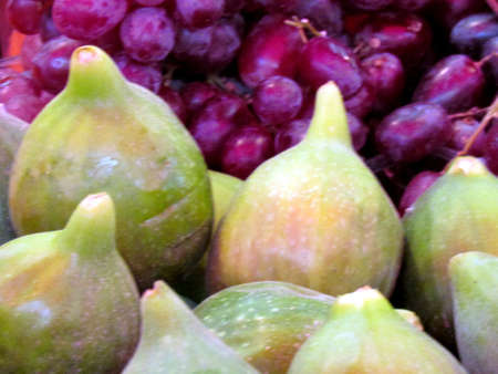 Figs and grapes on bazaar in Tel Aviv, Israel                                  の写真素材