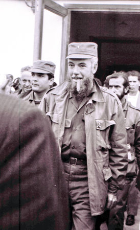 Old black and white photo: The Cuban Comandante Rene Vallejo and behind him on the right cuban photographer Alberto Korda in the May 1963 in Yangiyer, Uzbekistanのeditorial素材