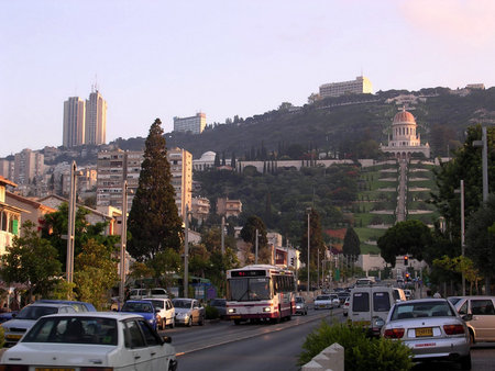 Ben Gurion ave and Shrine of Bab in Bahai Gardens early evening in Haifa, Israelのeditorial素材