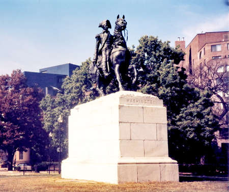 Statue of George Washington on horse in Washington DC, USAのeditorial素材