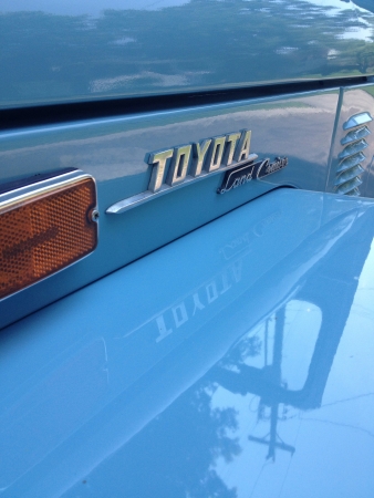 Toyota signage on carの素材