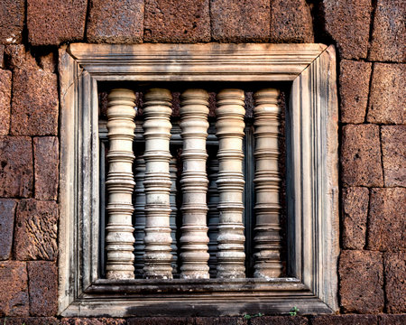 old window in thai temple, Ayutthaya, Thailandの写真素材