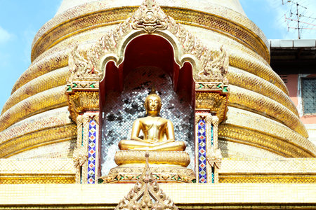 buddha statue in bangkok thailand incision of the buddhaの写真素材