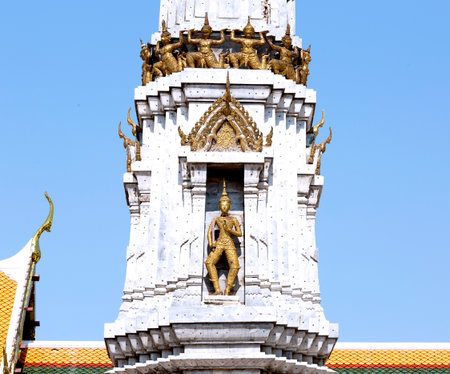 buddha statue in wat phra kaew temple bangkok thailandの写真素材