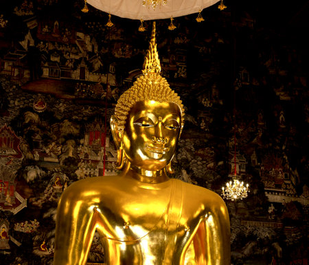 Golden buddha statue in thai temple, Bangkok, Thailandの写真素材