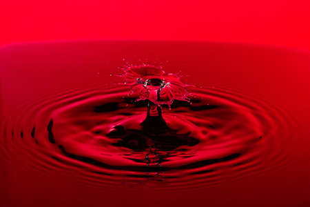 Red Water Droplet Splash Close Up.の写真素材