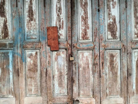 Old Wooden Door With Rusty Padlock.の写真素材