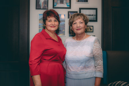 Portrait of a senior woman with her adult daughter at home.の写真素材