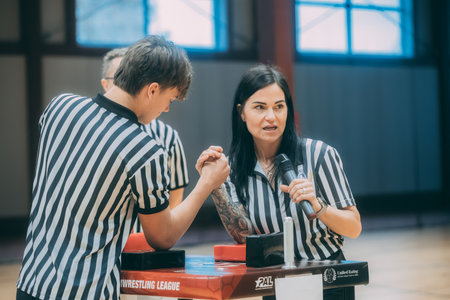 Prisoner talking to his female partner and asking for forgiveness in courtのeditorial素材