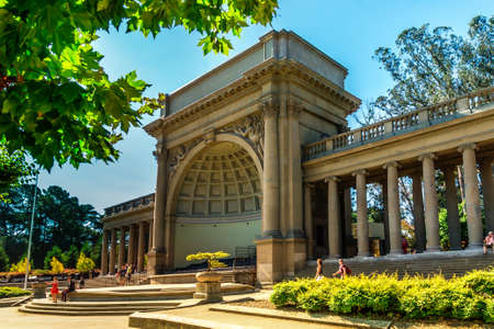San Francisco, CA - September 21, 2015: Golden Gate Park in San Francisco, The Picture shows the Bandshell aka Spreckles Temple of Music nearby the  M. H. de Young Memorial Museumのeditorial素材
