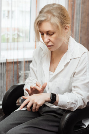 Portrait of a professional makeup artist conducting training on a makeup course.の写真素材