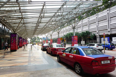 KL SENTRAL, KUALA LUMPUR-MARCH 21. 2015: Taxis lined up waiting to take passengers on March 21, 2015 in KUALA LUMPUR, MALAYSIA.Taxis and rental cars increased between 20 and 67% with immediate effect.のeditorial素材