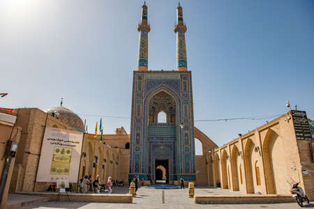 Jame Mosque of Yazd in Iran. The mosque is crowned by a pair of minarets, the highest in Iran.A beautiful decorating wall behid the mable throneのeditorial素材