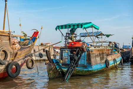 December 16, 2015.Mekong Delta, Can Tho, Vietnam. Cai Rang floating market. The rice bowl of Vietnam, the delta is carpeted in a dizzying variety of greens.のeditorial素材