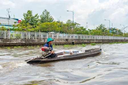December 16, 2015.Mekong Delta, Can Tho, Vietnam. Cai Rang floating market. The rice bowl of Vietnam, the delta is carpeted in a dizzying variety of greens.のeditorial素材