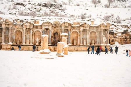 Welcome to Sagalassos. Isparta, Turkey.To visit the sprawling ruins of Sagalassos, high amid the jagged peaks of Akdag, is to approach myth: the ancient ruined city set in stark. S.の写真素材