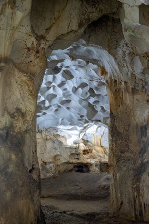 Interior of the large hall of old Karain cave, hidden in Mediterranean region. Confirms human habitation since the early Paleolithic age between 150,000 and 200,000 years ago.Yagcaの写真素材