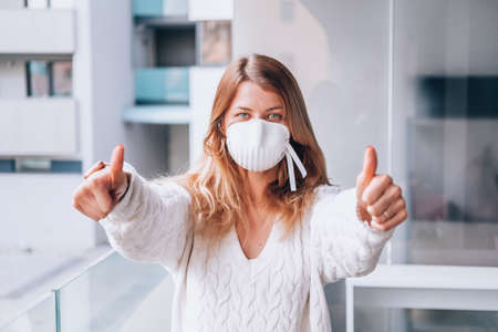 young woman wearing a face mask FFP3の写真素材