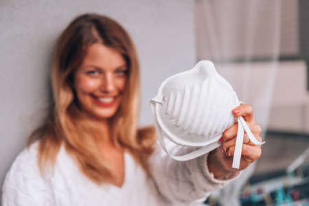 young woman wearing a face mask FFP3の写真素材