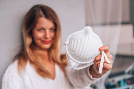 young woman wearing a face mask FFP3の写真素材