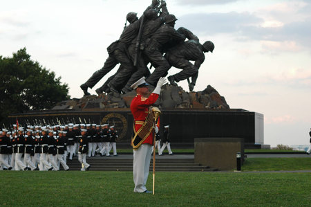 Iwo Jima War Memorial Arlington - Sunset Ceremonyのeditorial素材