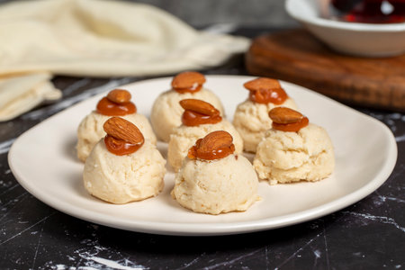Almond and caramel cookies. Almond cookies on dark background. close upの写真素材