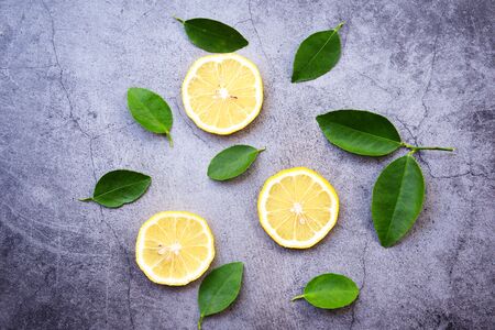 Lemon background / Seamless lemon slice and green leaf on dark , Top view flat layの写真素材