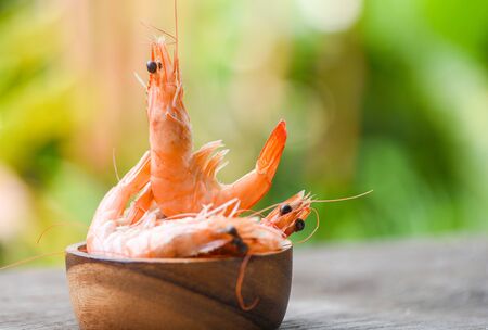 Cooking seafood shrimps prawns served on a wooden bowl with nature background / fresh shrimpの写真素材
