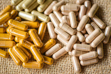 Herbal medicine extract from nature Non-toxic drug organic / Herbal capsules from herbs healthy...