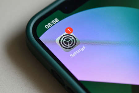 iPhone 13 Pro with notification software update on settings app iOS 15.5 on the screen, new operating system 2022 on iPhone apple devices for download updates : Bangkok, Thailand - May 29 2022のeditorial素材