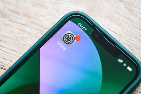 iPhone 13 Pro with notification software update on settings app iOS 15.5 on the screen, new operating system 2022 on iPhone apple devices for download updates : Bangkok, Thailand - May 29 2022のeditorial素材