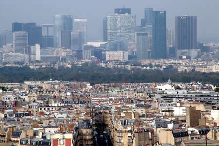 View from the Eiffel tower of Paris, bois de Boulogne and Le Defenceのeditorial素材